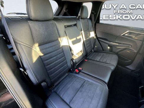 New 2025 Mitsubishi Outlander SE image 9