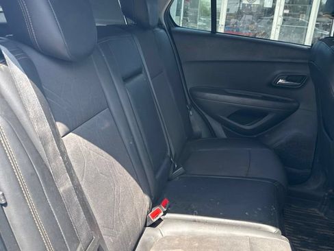 Used 2020 Chevrolet Trax LT w/ LT Convenience Package AWD/4WD image 16