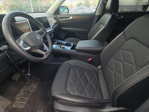 Used 2025 Volkswagen Atlas SE image 9