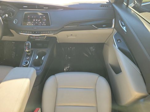 Used 2022 Cadillac XT4 Premium Luxury w/ Enhanced Visibility Package image 18