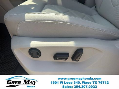 Used 2024 Volkswagen Atlas SE w/ Panoramic Sunroof Package FWD image 13