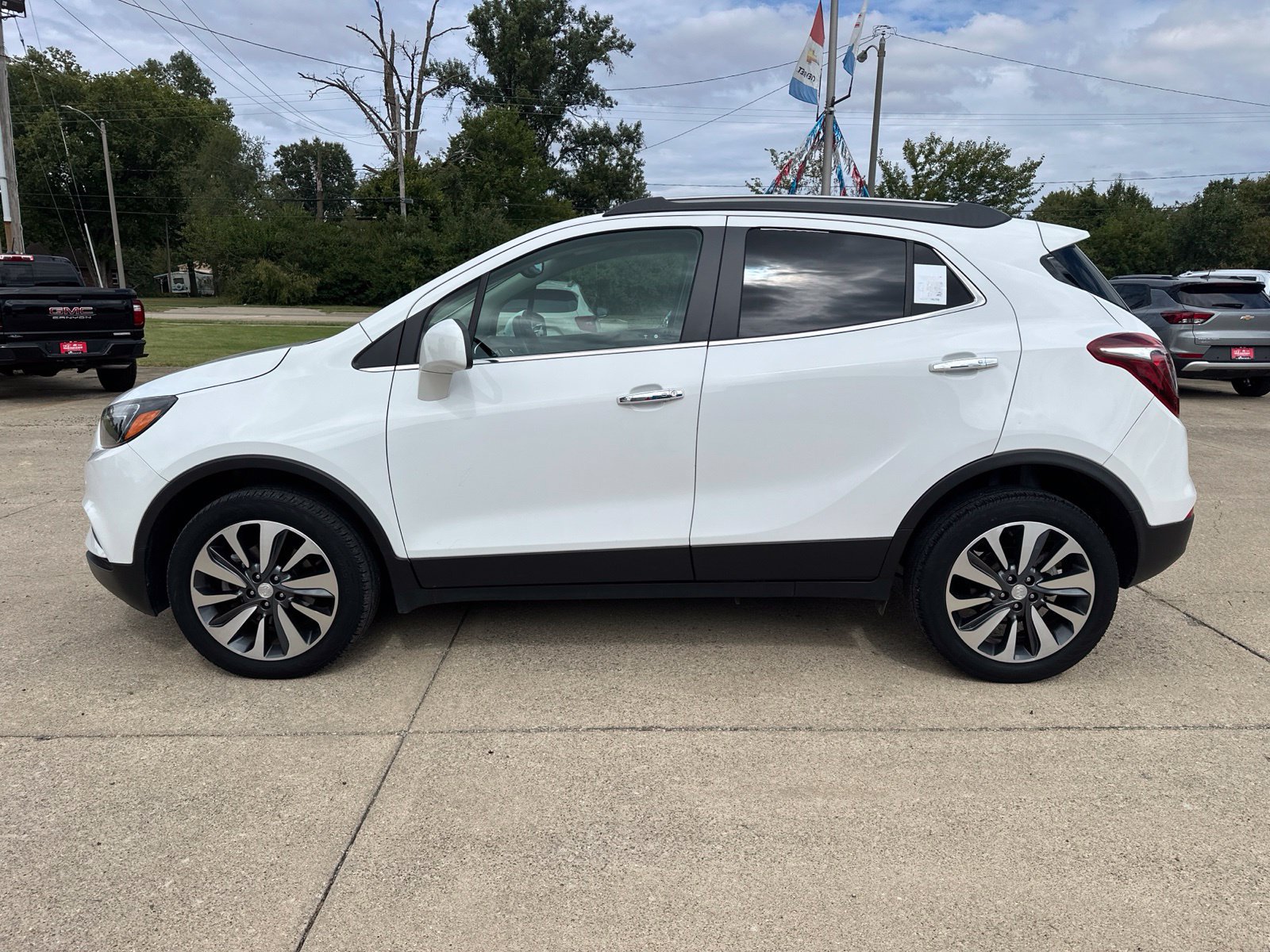 Used 2022 Buick Encore Preferred w/ Safety Package II AWD/4WD image 6