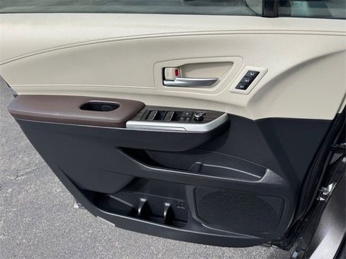 Certified 2023 Toyota Sienna Platinum image 17