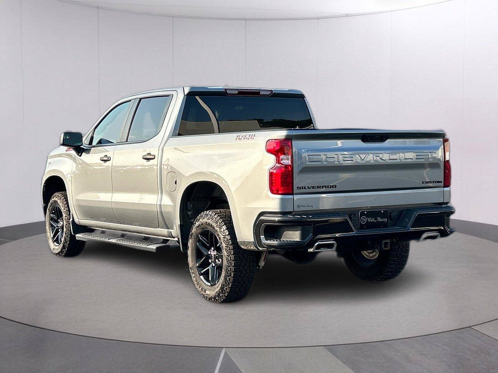 Used 2026 Chevrolet Silverado 1500 Custom Trail Boss w/ LPO, Dark Essentials Package AWD/4WD image 3