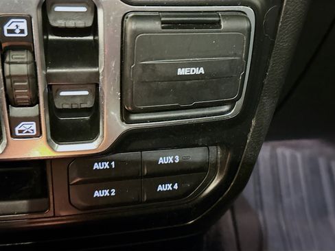 Used 2022 Jeep Gladiator Sport image 26