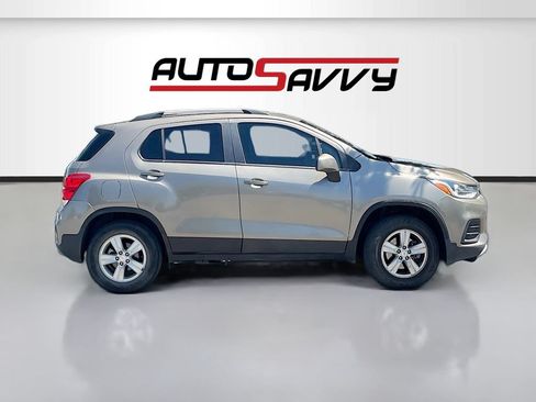 Used 2022 Chevrolet Trax LT w/ LT Convenience Package AWD/4WD image 8