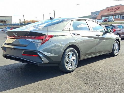 New 2026 Hyundai Elantra SE image 4
