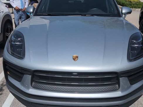 Certified 2022 Porsche Macan AWD/4WD image 11