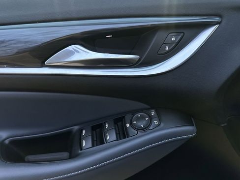 Used 2023 Buick Enclave Essence image 13