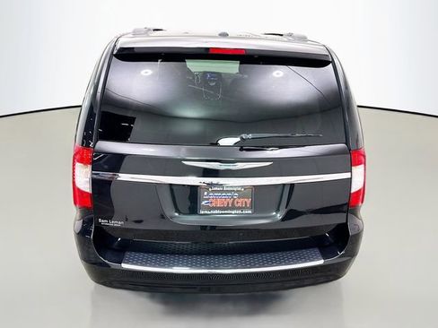 Used 2016 Chrysler Town & Country Touring w/ Driver Convenience Group image 7