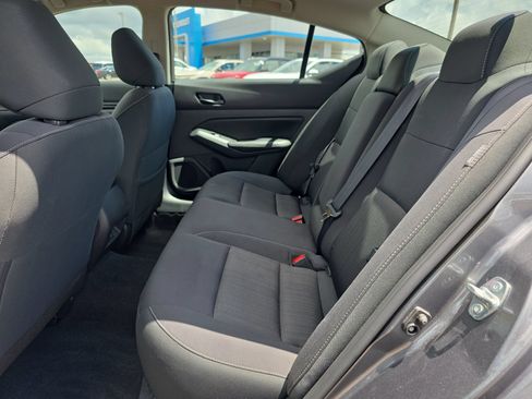 Used 2025 Nissan Altima 2.5 SV FWD image 12