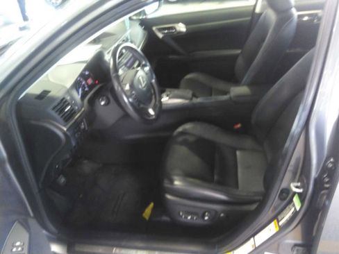 Used 2016 Lexus CT 200h w/ Navigation Package FWD image 3