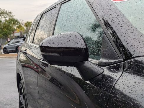 Used 2024 Mitsubishi Outlander SE image 11