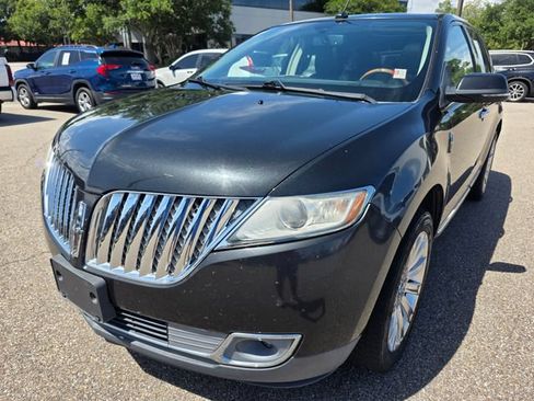 Used 2013 Lincoln MKX FWD image 4