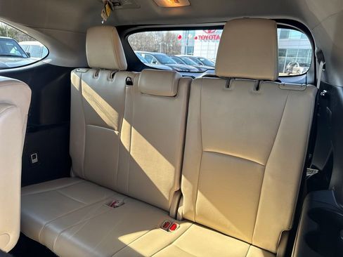 Used 2022 Toyota Highlander XLE image 40