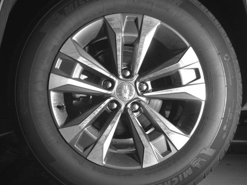 Used 2025 Chevrolet Equinox LT AWD/4WD image 14