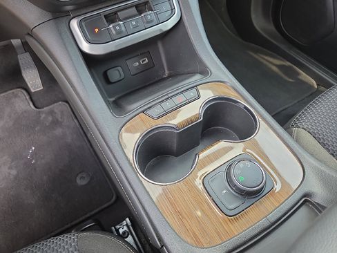 Used 2021 GMC Acadia SLE image 29