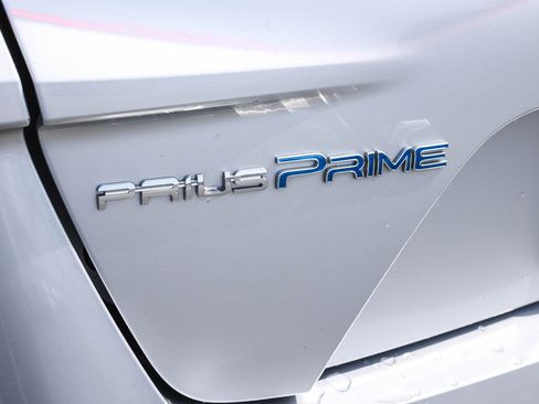 Used 2022 Toyota Prius Prime XLE image 9