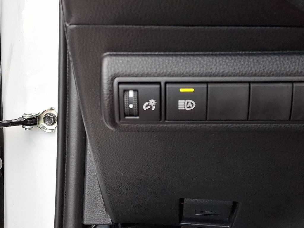 Used 2025 Toyota Corolla SE w/ SE Premium Package FWD image 29
