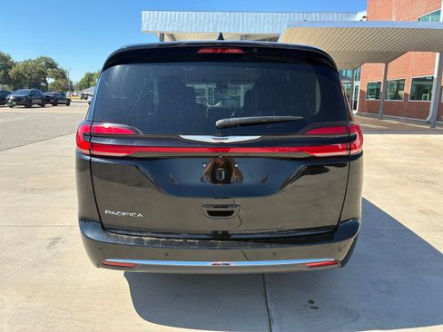 Used 2024 Chrysler Pacifica Touring-L FWD image 10