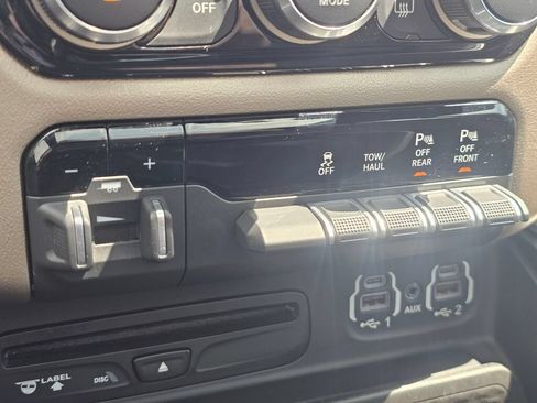 Used 2019 RAM 1500 Laramie w/ Sport Appearance Package AWD/4WD image 36