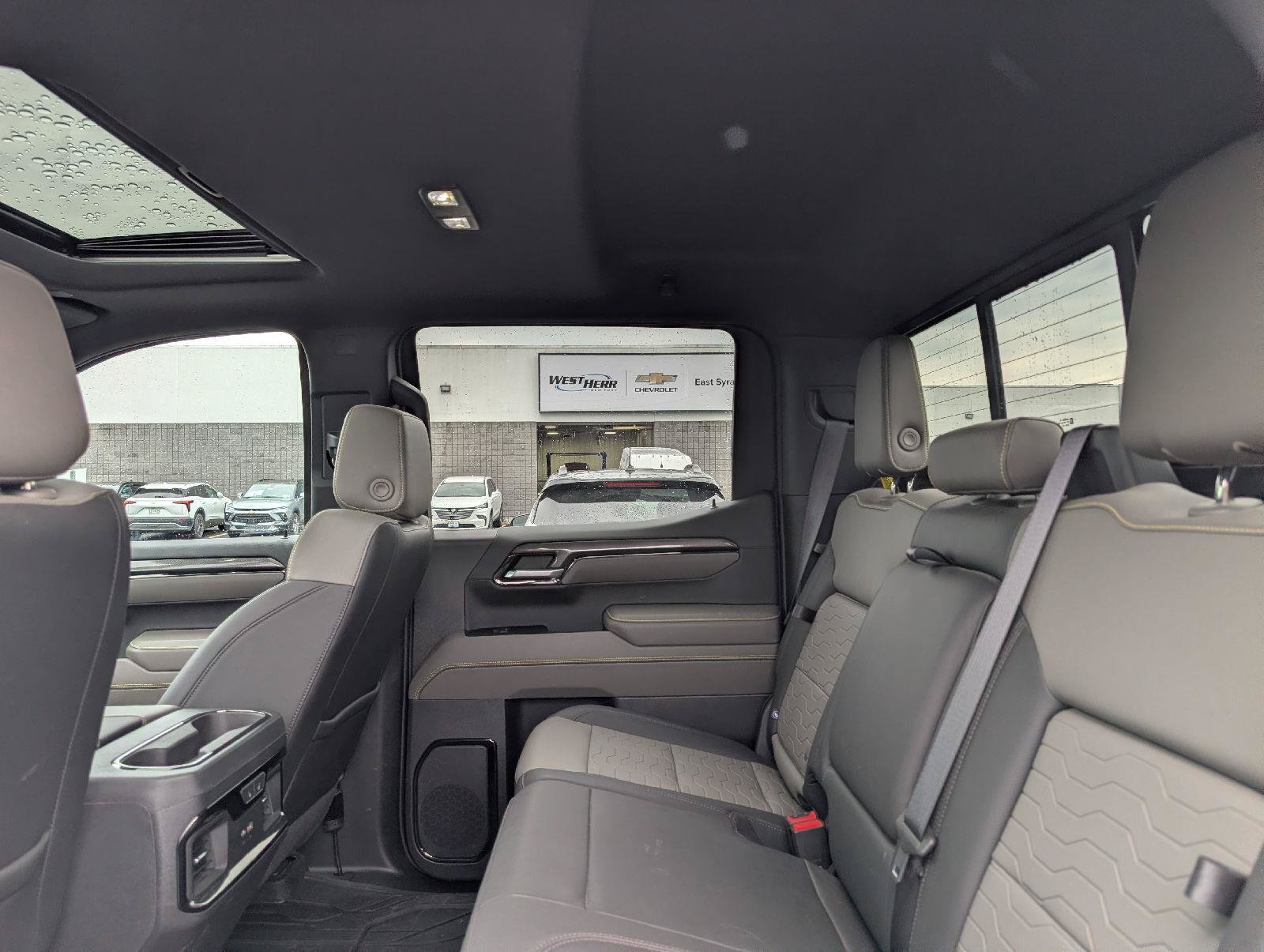 Used 2022 Chevrolet Silverado 1500 ZR2 w/ Technology Package AWD/4WD image 9