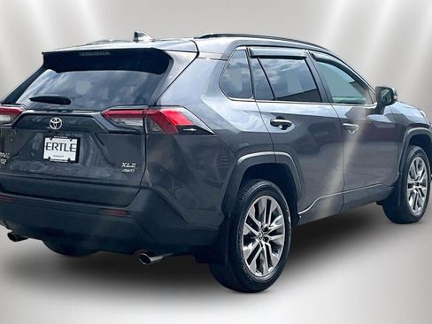 Used 2022 Toyota RAV4 XLE Premium AWD/4WD image 5