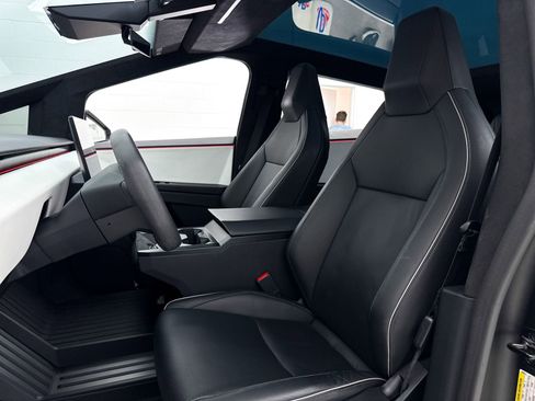 Used 2024 Tesla Cybertruck AWD Crew Cab image 19