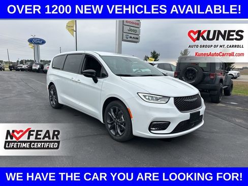 New 2026 Chrysler Pacifica Select FWD image 1