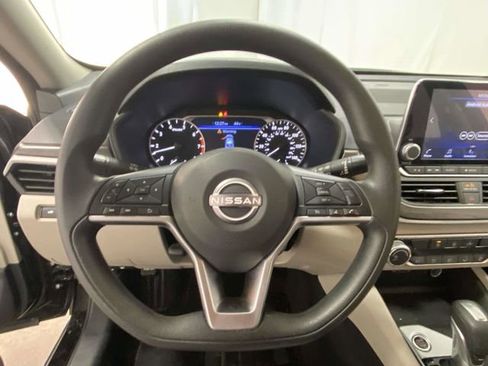 Used 2025 Nissan Altima 2.5 SV image 21