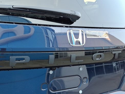 New 2025 Honda Pilot Touring image 11