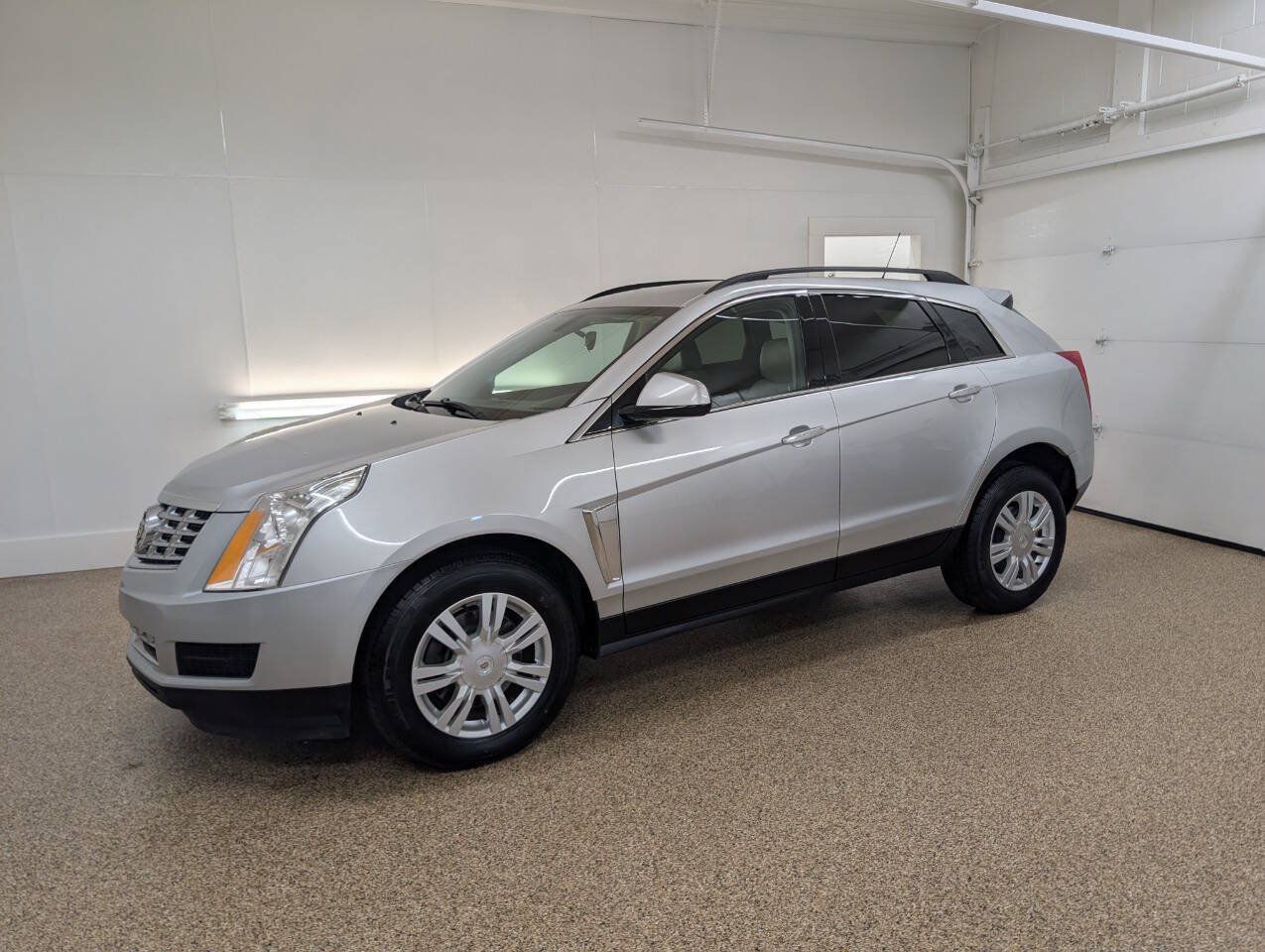 Used 2015 Cadillac SRX FWD image 1