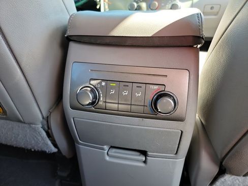Used 2013 Toyota Highlander SE FWD image 14