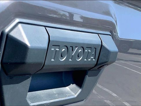 Certified 2025 Toyota Tacoma SR5 AWD/4WD image 30