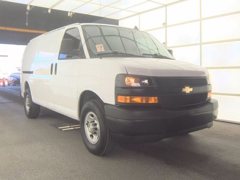 Used 2021 Chevrolet Express 2500 w/ Driver Convenience Package RWD image 2