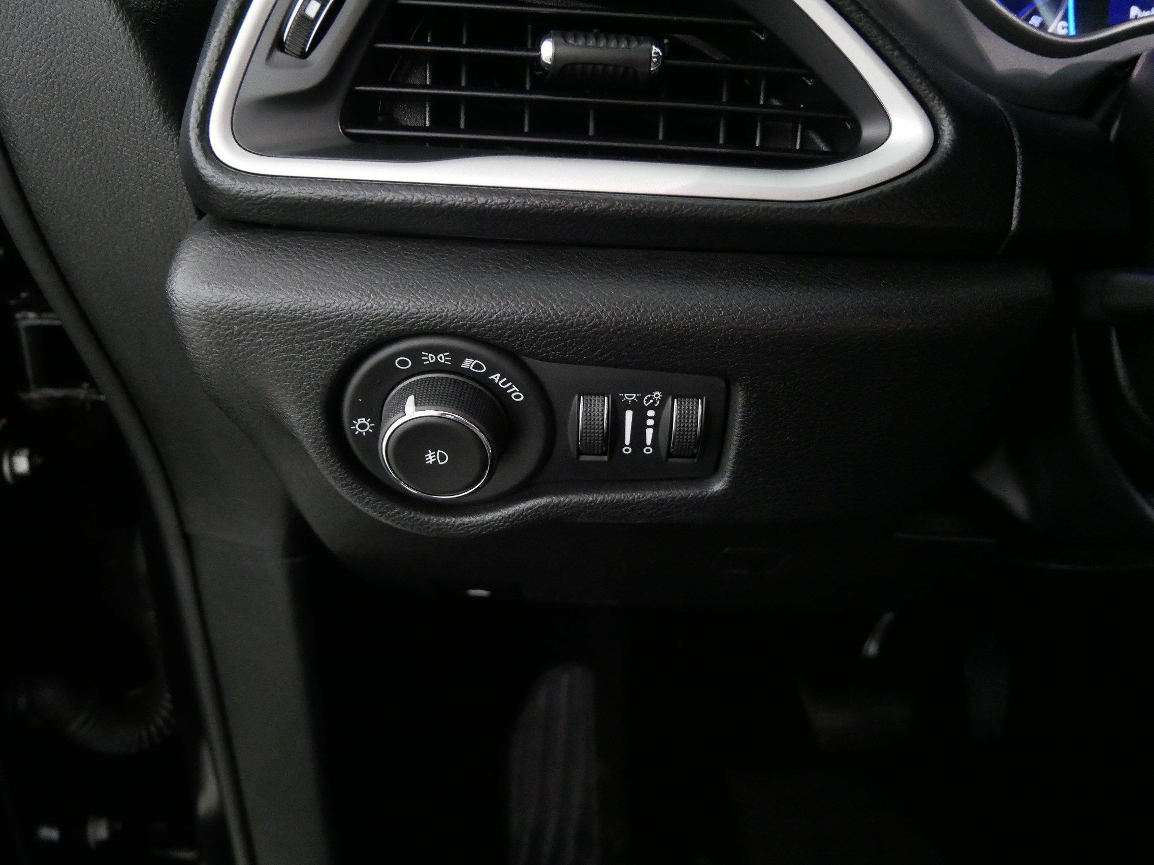 Used 2020 Chrysler Pacifica Touring-L FWD image 26
