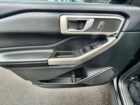 Used 2023 Ford Explorer XLT image 15