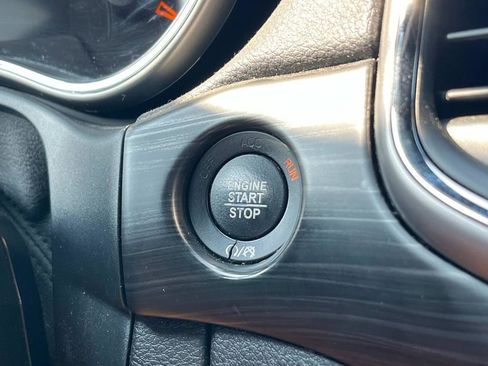 Used 2021 Jeep Grand Cherokee Laredo image 33