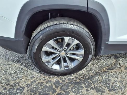 Used 2025 Chevrolet Equinox LT image 37