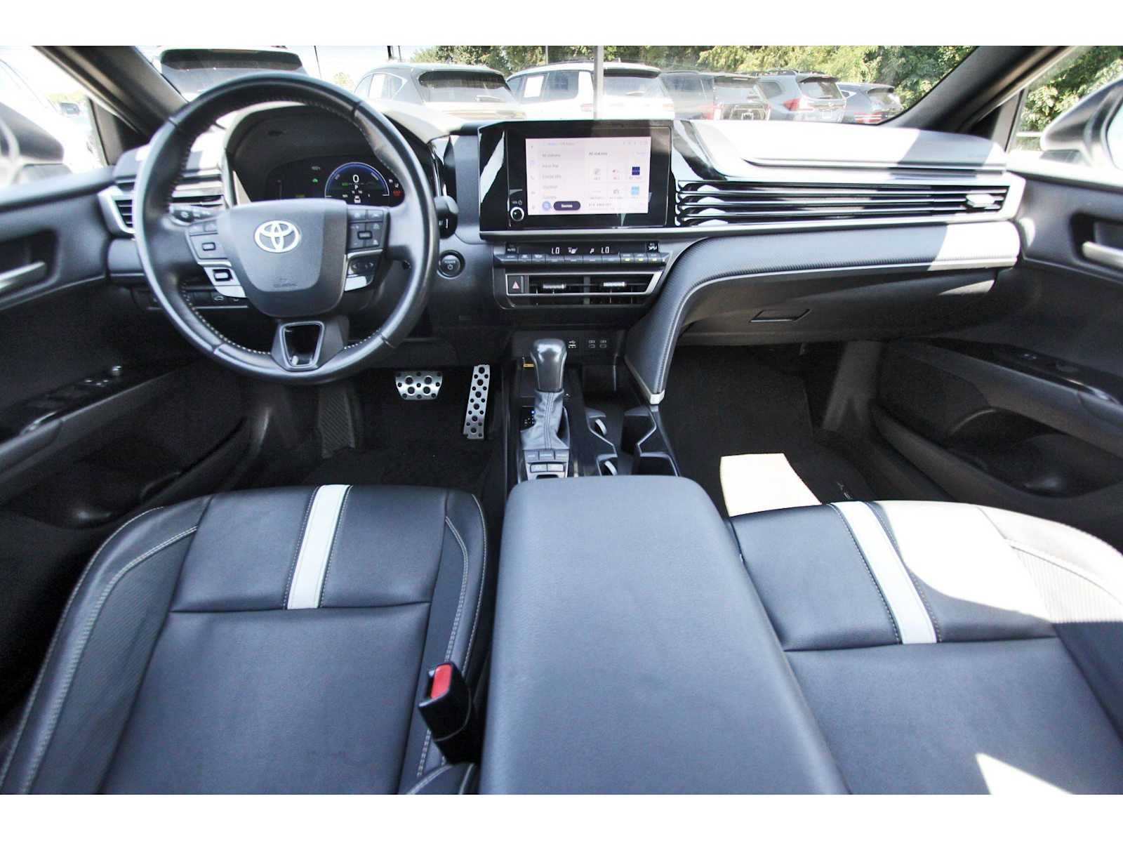Used 2025 Toyota Camry SE FWD image 7
