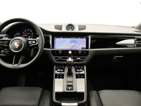 Certified 2026 Porsche Macan AWD/4WD image 23