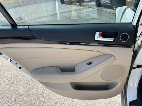 Used 2016 Kia Cadenza FWD image 21
