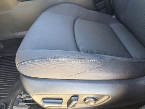 Used 2024 Toyota Venza LE image 17