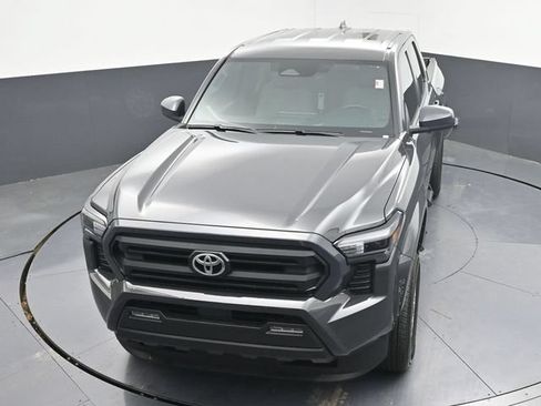 Used 2025 Toyota Tacoma SR5 AWD/4WD image 38