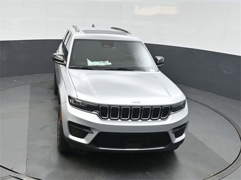 New 2025 Jeep Grand Cherokee Laredo image 35