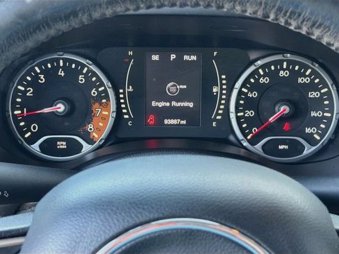 Used 2015 Jeep Renegade Latitude w/ Popular Equipment Group FWD image 26