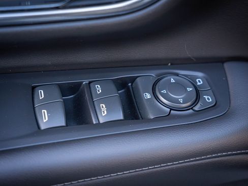 Used 2023 GMC Yukon XL SLE image 13