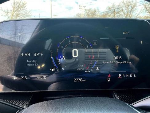 Used 2025 Chevrolet Equinox LT w/ Safety and Technology Package image 12