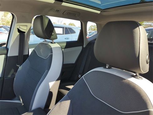 New 2026 Volkswagen Taos SE image 16