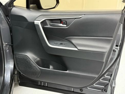 Used 2019 Toyota RAV4 XLE w/ Convenience Package image 24